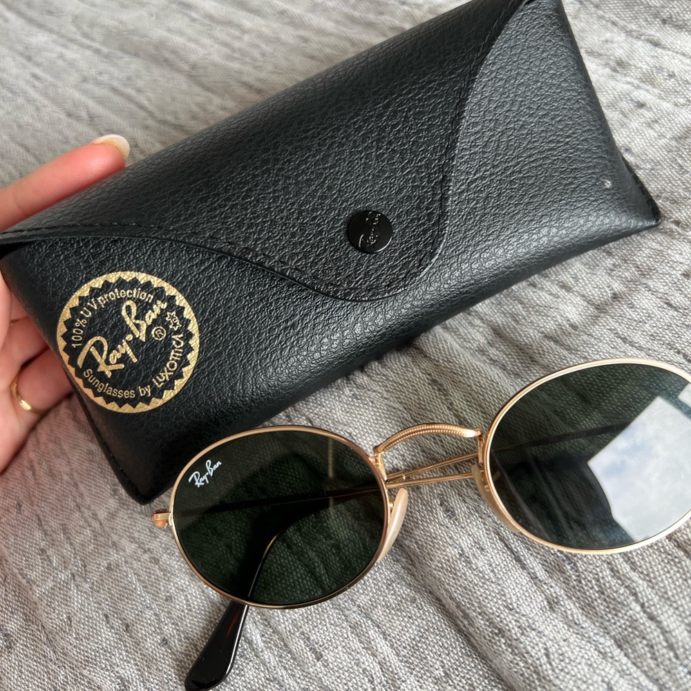 Oval ray ban glasses